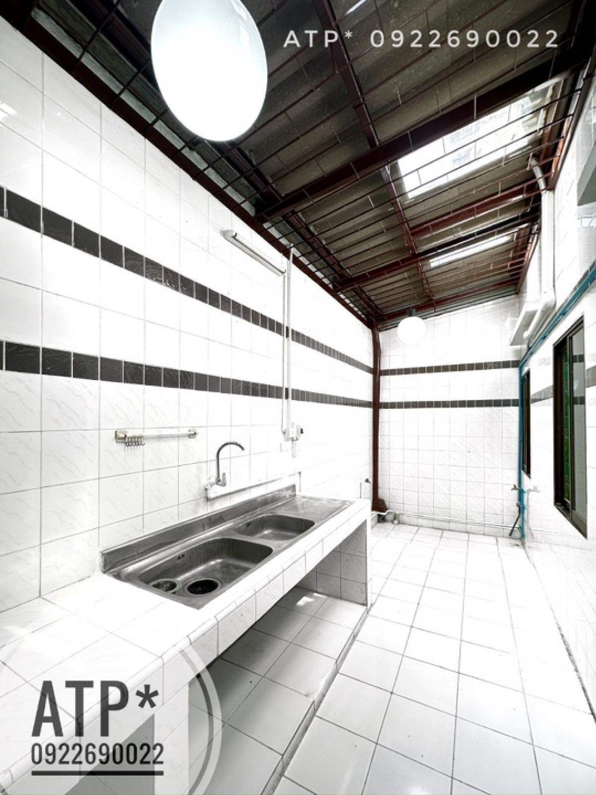 For RentTownhomeRamkhamhaeng, Hua Mak : **RENT** Townhouse near ABAC Ramkhamhaeng Huamak 27sqw/2FL/3BR/3BH/4AC/1Parking