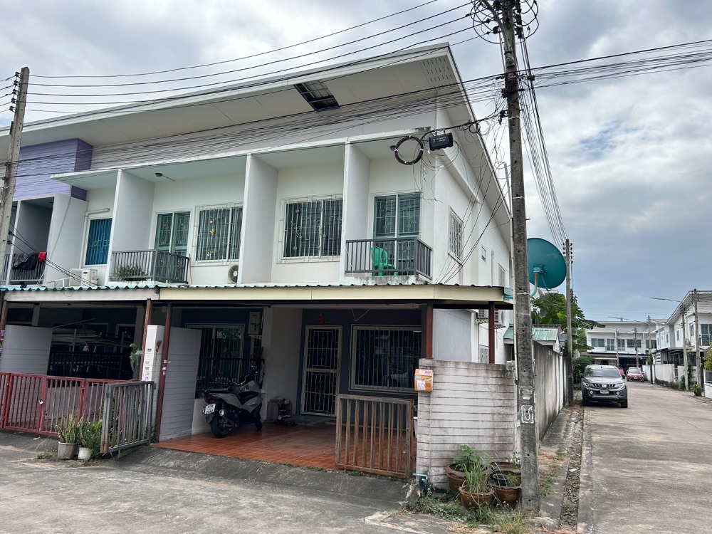 ขายทาวน์โฮมศรีราชา แหลมฉบัง บ้านบึง : ทาวน์เฮ้าส์ 2 ชั้นหัวมุมใจกลางชุมชน เข้าออกสะดวก โครงการ ลัดดาวิน บ่อวิน ( Laddawin Bowin ) ใกล้ตลาดสดบ่อวิน ขนาด 26.9 ตรว.