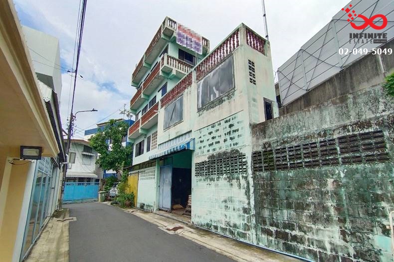 For SaleShop HouseSilom, Saladaeng, Bangrak : For sale: 3-storey building, 22 square wah, Rama 4 Road, Soi Trok Chalong Krung