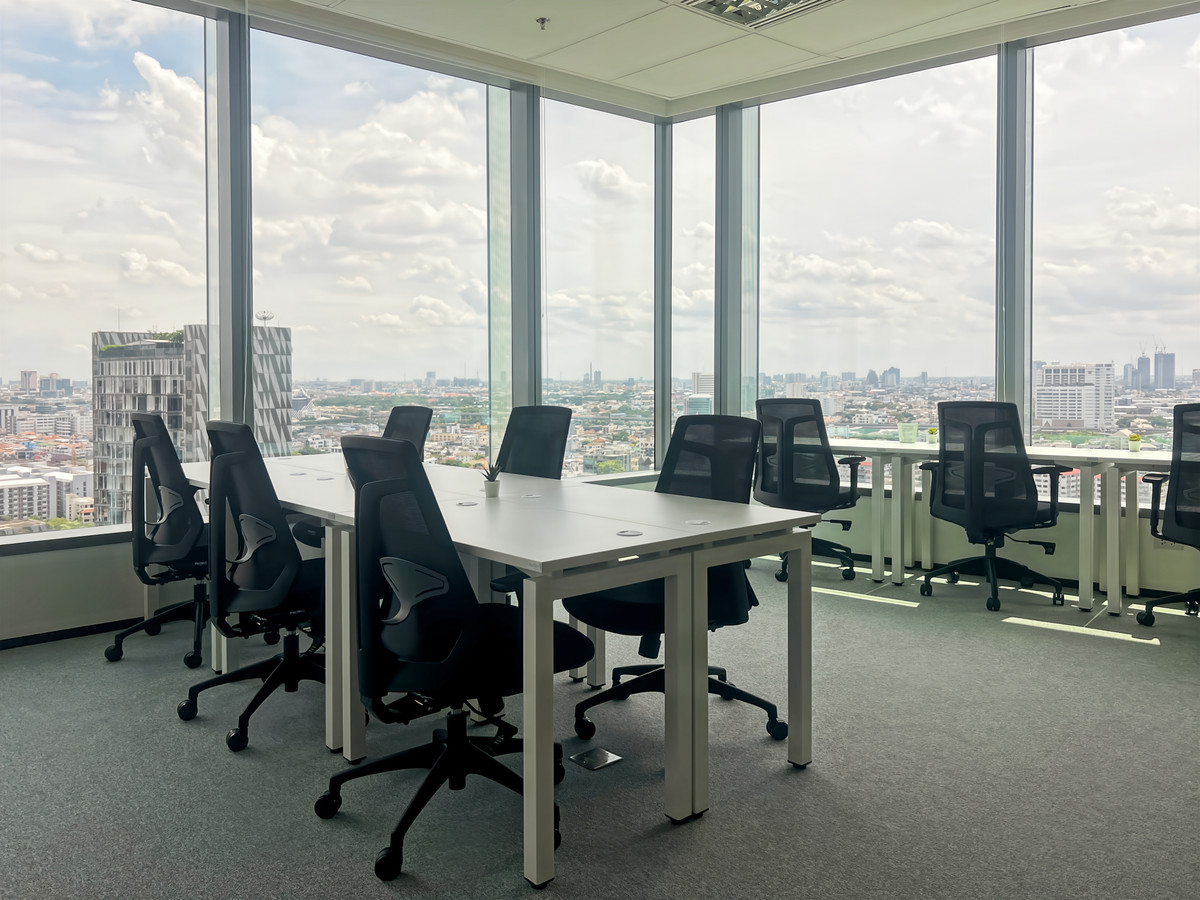 For RentRatchathewi,Phayathai : Tailor-made dream offices for 4 persons in Spaces Vanit Place Aree