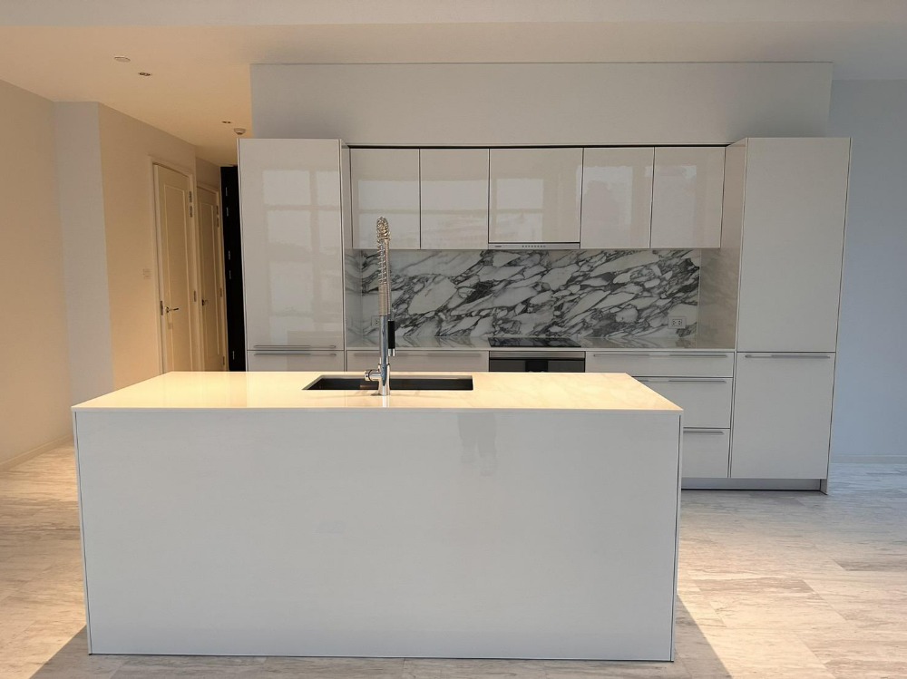 For RentCondoSathorn, Narathiwat : (for sale/rent) Four Seasons Private Residences, panoramic Chao Phraya River view room