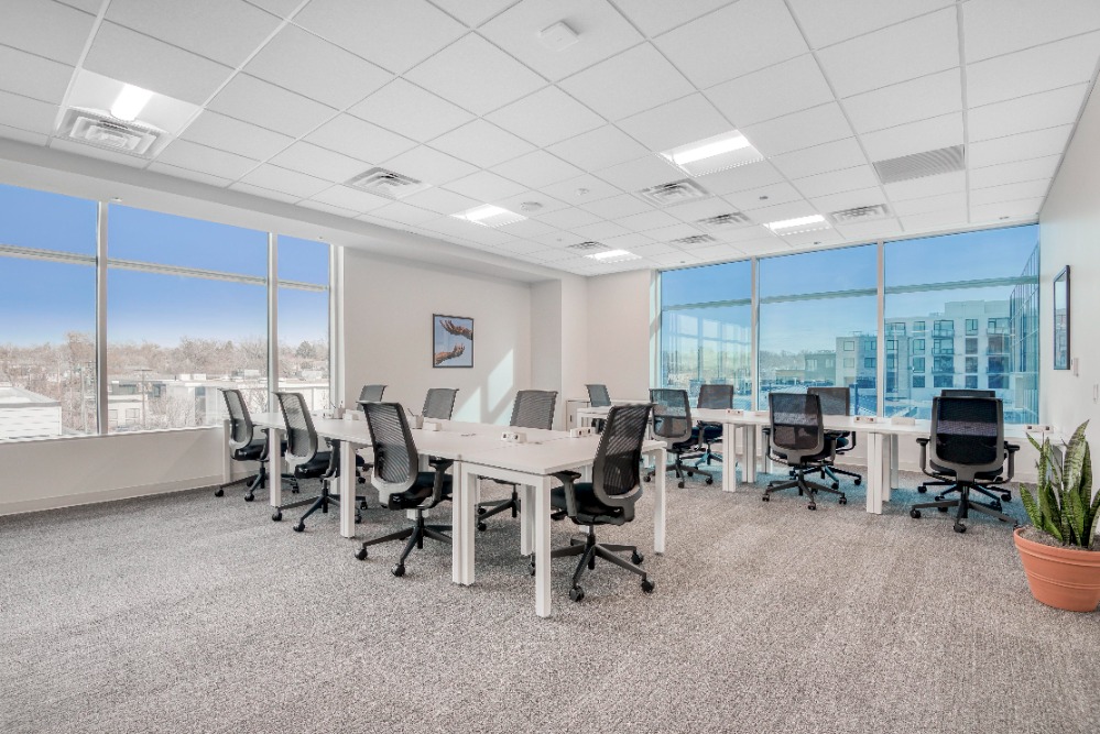 ให้เช่าคลองเตย กล้วยน้ำไท : 24/7 access to open plan office space for 15 persons in Spaces Summer Hill