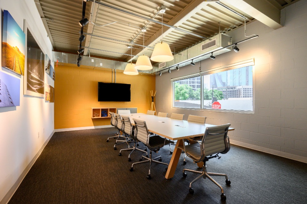 For RentChiang Mai : Find open plan office space in Spaces The OfficePlus for 10 persons with everything taken care of