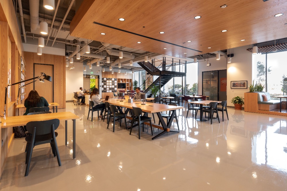 For RentRatchathewi,Phayathai : Join a collaborative coworking environment in Spaces Vanit Place Aree