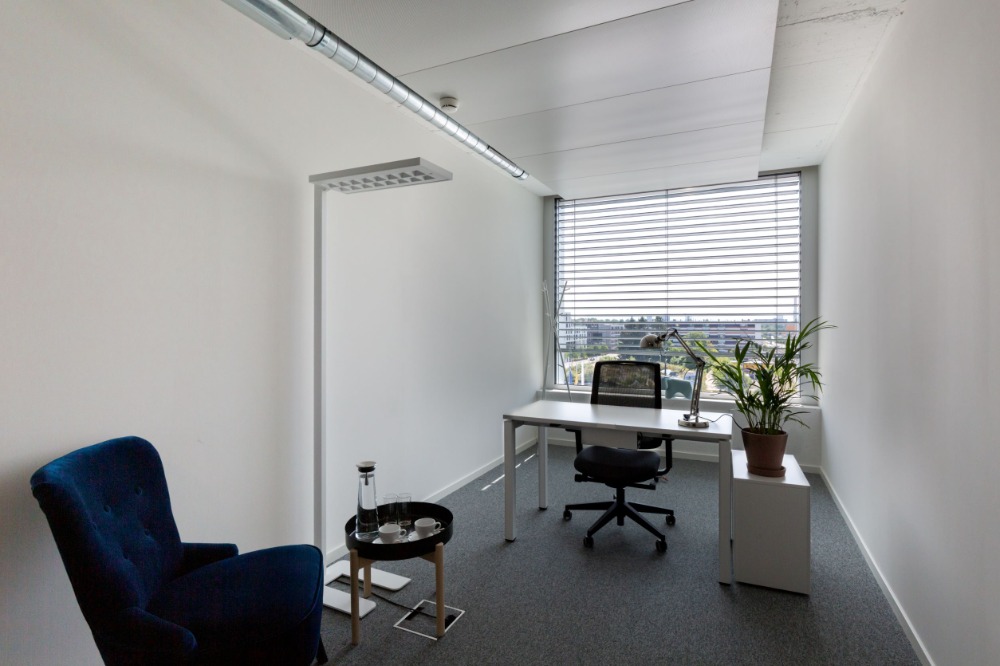 For RentRatchathewi,Phayathai : Fully serviced private office space for you and your team in Spaces Vanit Place Aree