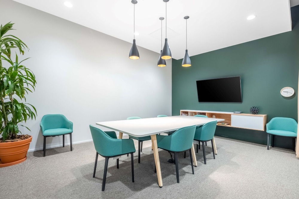 For RentRatchathewi,Phayathai : Tailor-made dream offices for 4 persons in Spaces Vanit Place Aree
