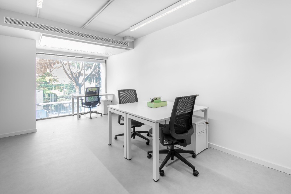 ให้เช่าสาทร นราธิวาส : 24/7 access to designer office space for 3 persons in Spaces Empire Tower