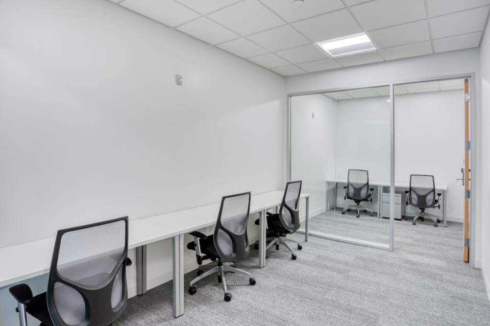 ให้เช่าสะพานควาย จตุจักร : Work, meet and collaborate in a shared office space in Spaces Phahon 19