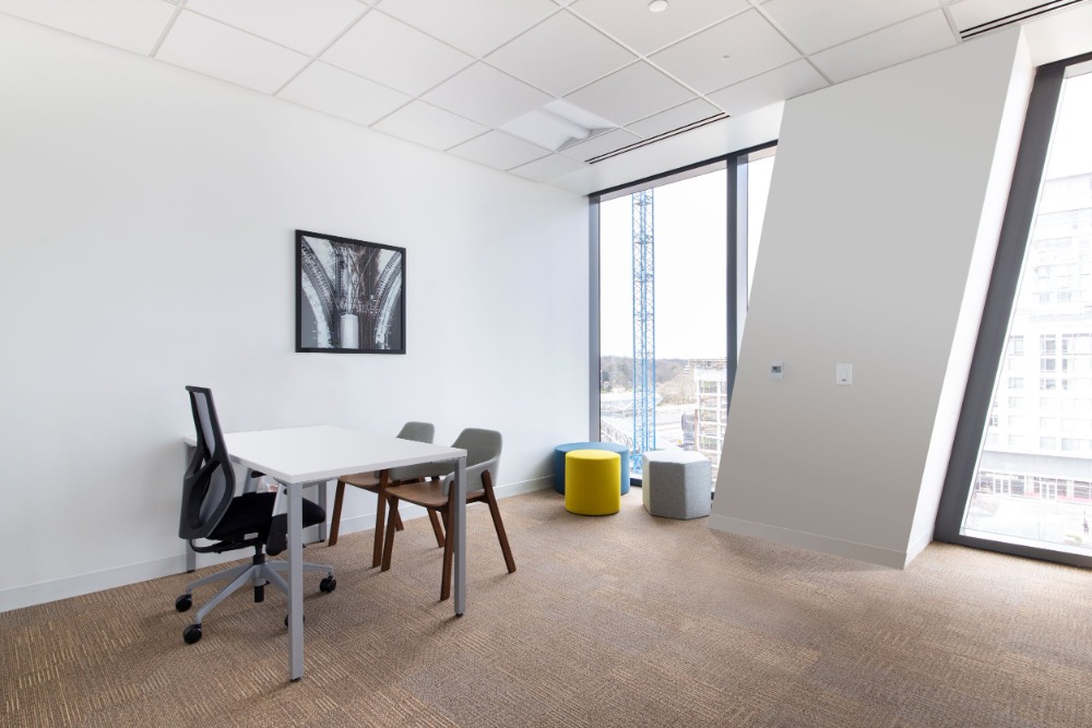 ให้เช่าลาดพร้าว เซ็นทรัลลาดพร้าว : Fully serviced private office space for you and your team in Spaces Phahon 19