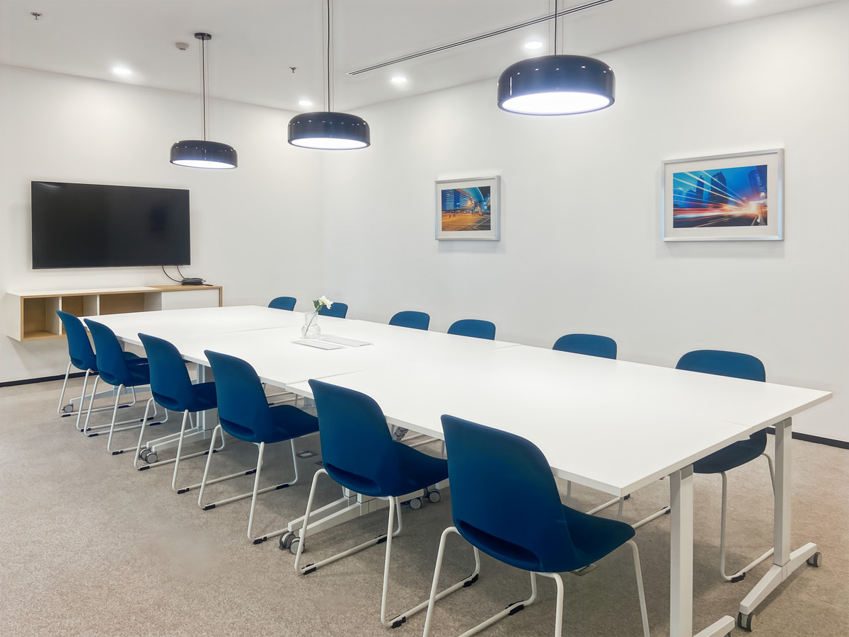 For RentRatchathewi,Phayathai : Fully serviced open plan office space for you and your team in Spaces Vanit Place Aree