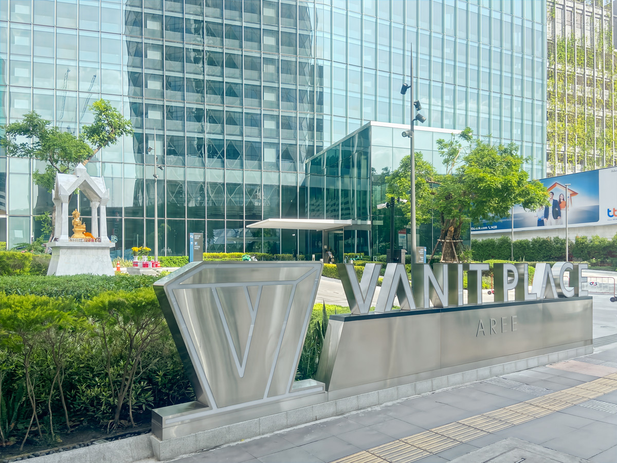 For RentRatchathewi,Phayathai : Tailor-made dream offices for 2 persons in Spaces Vanit Place Aree