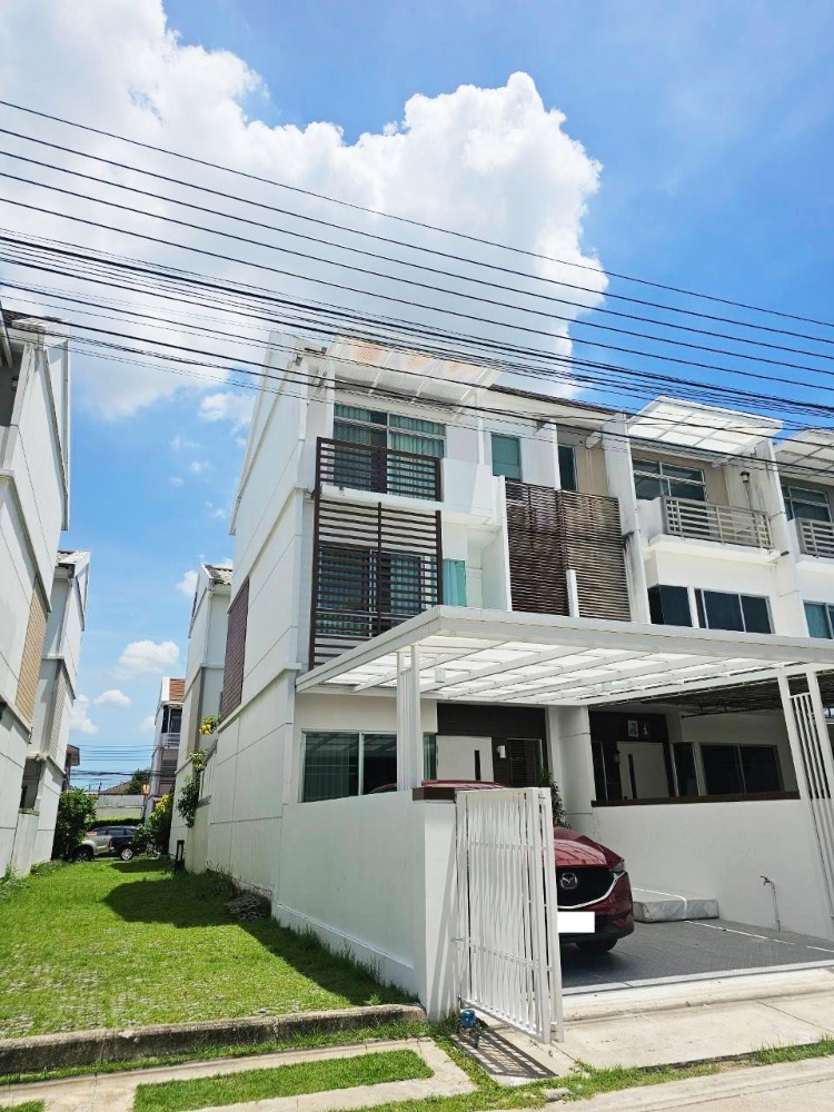 ให้เช่าทาวน์โฮมพัฒนาการ ศรีนครินทร์ : ให้เช่า ทาวน์โฮม 3 ชั้น หลังมุม ม.บ้านใหม่ กรุงเทพกรีฑา ซ.7 บ้านสวย มีเฟอร์นิเจอร์ พร้อมอยู่ ราคา 30,000 บาท