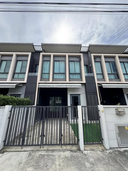 ให้เช่าทาวน์โฮมสมุทรปราการ สำโรง : ให้เช่าทาวน์โฮม พลีโน่ สุขุมวิท-บางนา  ( Pleno Sukhumvit-Bangna )  ขนาด 17 ตร.ว. ใกล้ เมกาบางนา  บ้านสวย ตกแต่งพร้อมอยู่