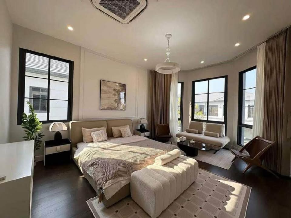 For RentHousePattanakan, Srinakarin : Narasiri Krungthepkreetha 4 bedrooms 495 SQM House for rent