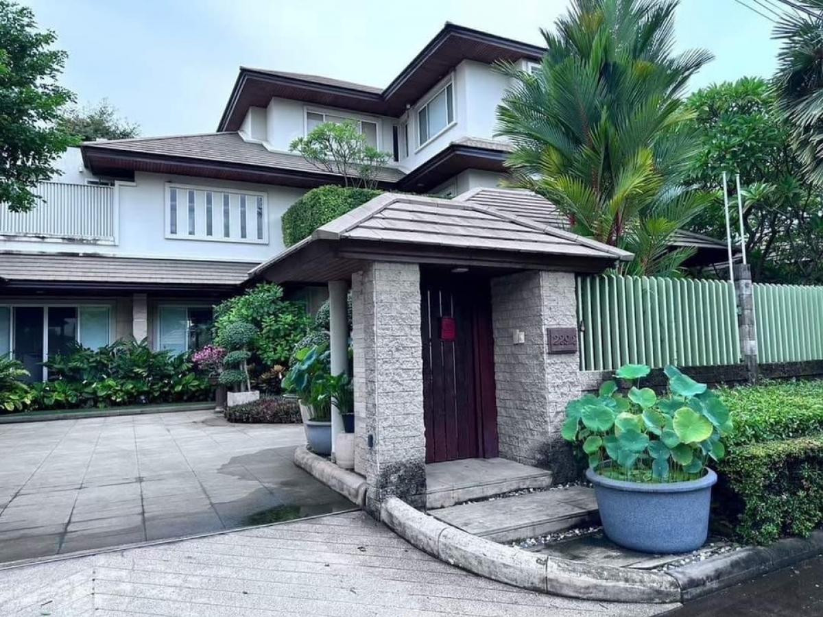 ขายบ้านเกษตรศาสตร์ รัชโยธิน : **Single Detached House for Sale: 3 Floors, 260 Sq. Wah Near Kasetsart University**