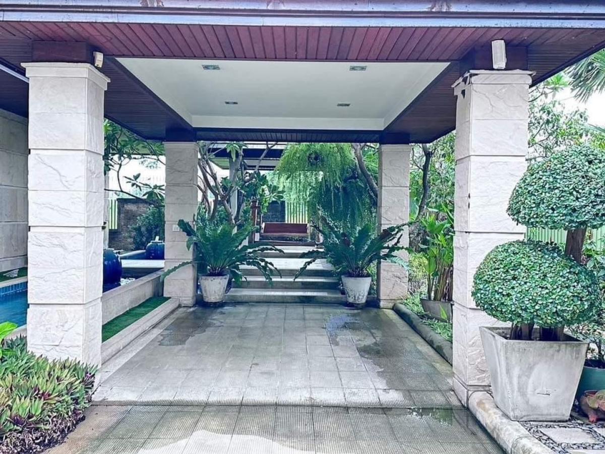 ขายบ้านเกษตรศาสตร์ รัชโยธิน : **Single Detached House for Sale: 3 Floors, 260 Sq. Wah Near Kasetsart University**