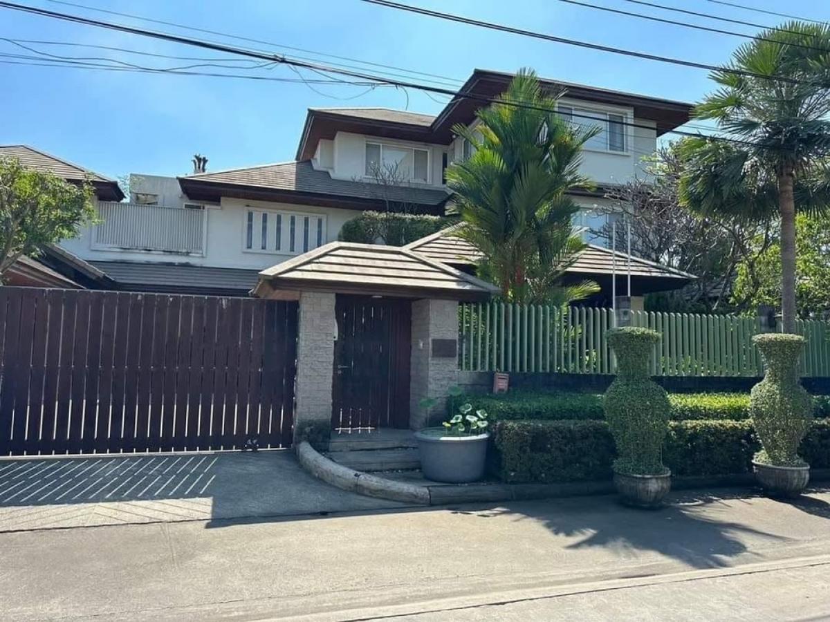 ขายบ้านเกษตรศาสตร์ รัชโยธิน : **Single Detached House for Sale: 3 Floors, 260 Sq. Wah Near Kasetsart University**