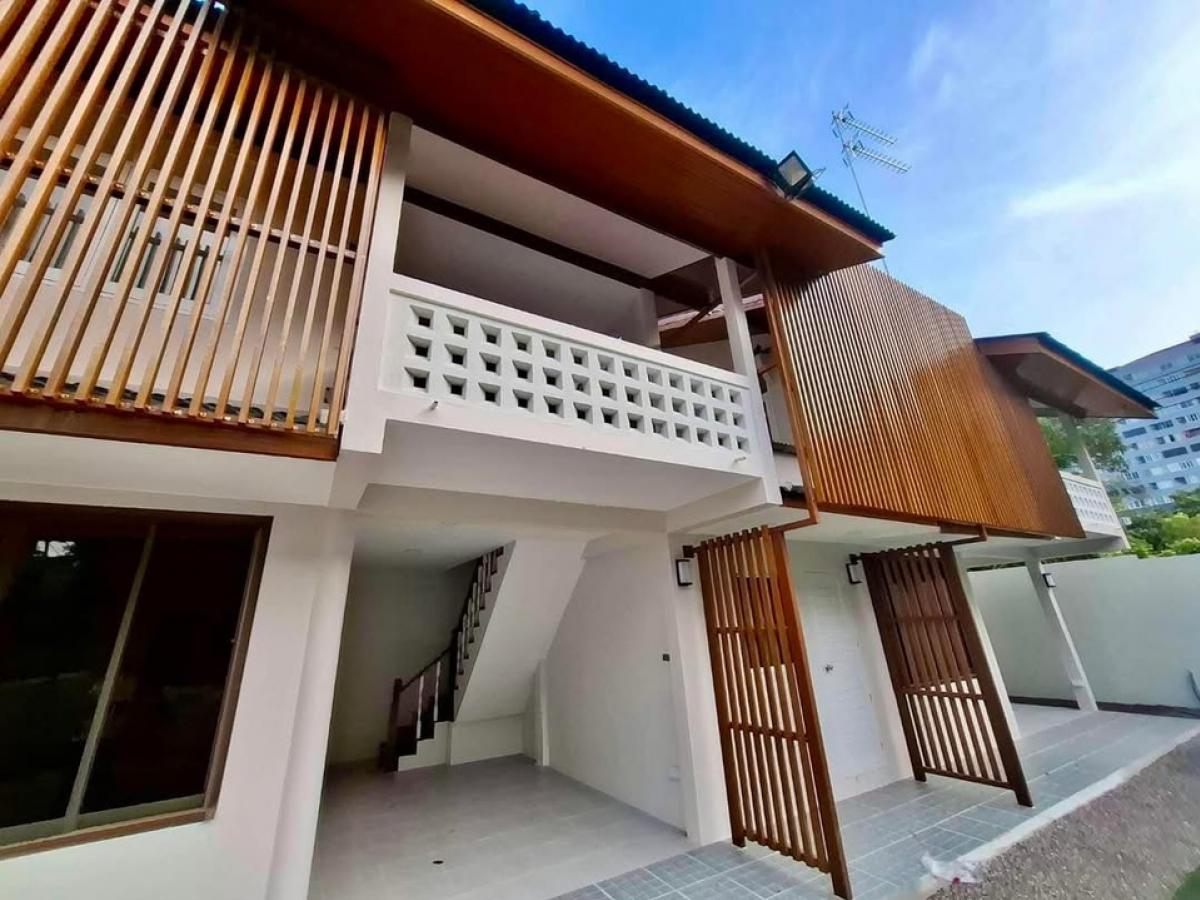 For SaleHouseCha-am Phetchaburi : 📢👇 Beachfront Houses in Cha-Am – 4 modern-style houses, just 50 meters from the beach. Suitable for operating as a vacation rental business.