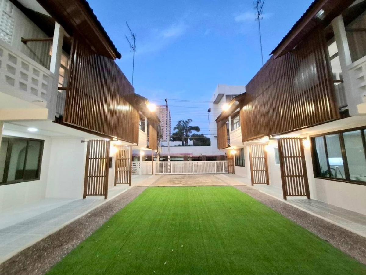 ขายบ้านชะอำ เพชรบุรี : 📢👇บ้านพักริมทะเลชะอำ 4 หลัง เดิน 50 เมตรถึงชายหาด ตกแต่ง Modern ดำเนินกิจการที่พักได้