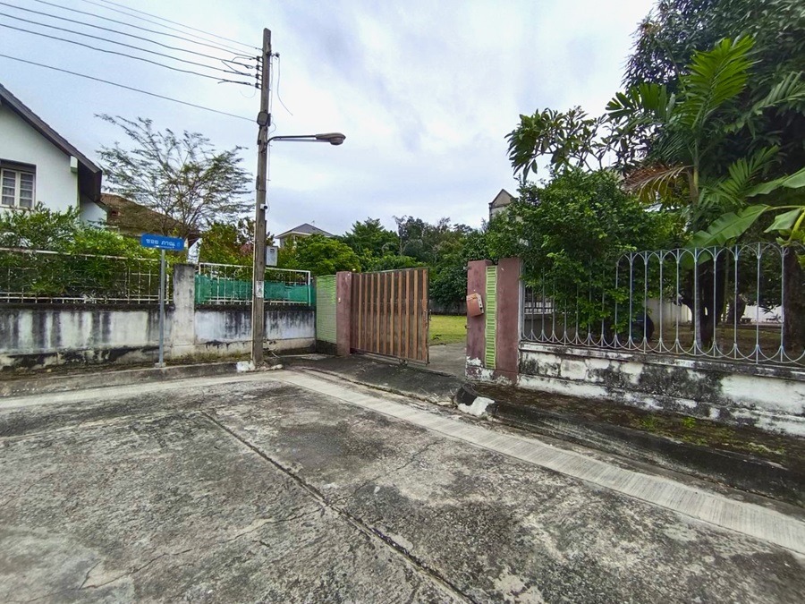For SaleLandPinklao, Charansanitwong : Beautiful land plot for sale in Soi Sirithon 9, Phanu Villa Village, Bang Phlat, size 190.4 square wah, suitable for building a house, property code JJ-L050