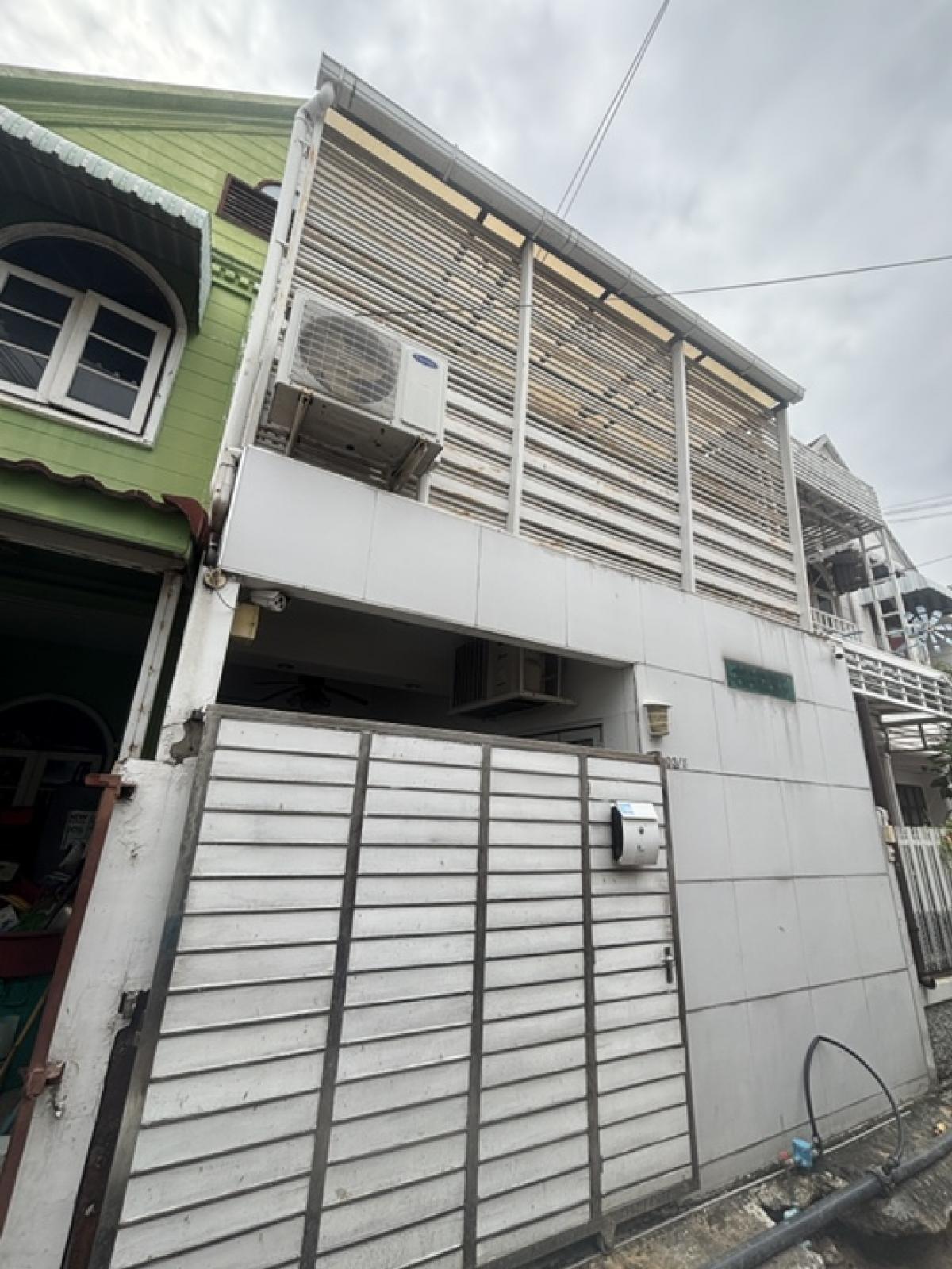ขายทาวน์โฮมโชคชัย4 ลาดพร้าว71 : ขายถูก ทาวน์เฮาส์ ในซอยภาวนา ห่างจาก รถไฟฟ้า สถานีภาวนา เพียง 600 เมตร