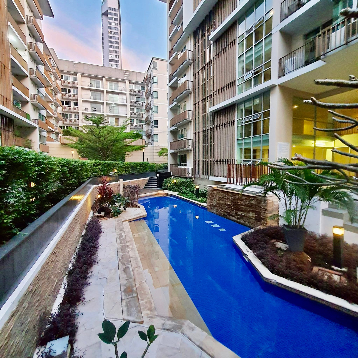 For RentCondoSukhumvit, Asoke, Thonglor : For Rent: The Clover Thonglor Spacious 2-Bedroom Condo in the Heart of Thonglor