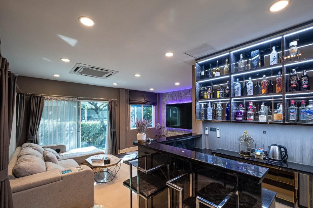 ขายบ้านลาดกระบัง สุวรรณภูมิ : ตกแต่งสวยพร้อมอยู่ ไลฟ์ บางกอก บูเลอวาร์ด วงแหวน–พระราม 9