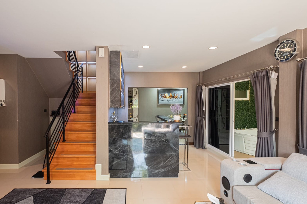 ขายบ้านลาดกระบัง สุวรรณภูมิ : ตกแต่งสวยพร้อมอยู่ ไลฟ์ บางกอก บูเลอวาร์ด วงแหวน–พระราม 9