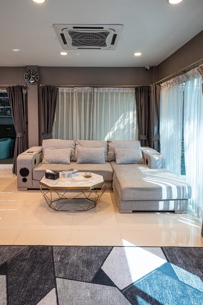 ขายบ้านลาดกระบัง สุวรรณภูมิ : ตกแต่งสวยพร้อมอยู่ ไลฟ์ บางกอก บูเลอวาร์ด วงแหวน–พระราม 9