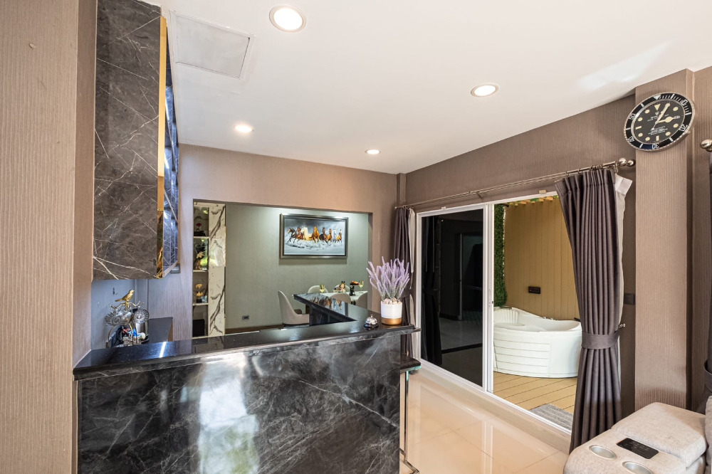 ขายบ้านลาดกระบัง สุวรรณภูมิ : ตกแต่งสวยพร้อมอยู่ ไลฟ์ บางกอก บูเลอวาร์ด วงแหวน–พระราม 9