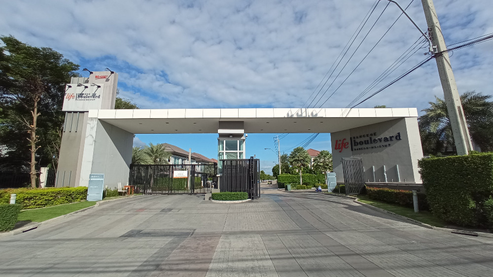 ขายบ้านลาดกระบัง สุวรรณภูมิ : ตกแต่งสวยพร้อมอยู่ ไลฟ์ บางกอก บูเลอวาร์ด วงแหวน–พระราม 9