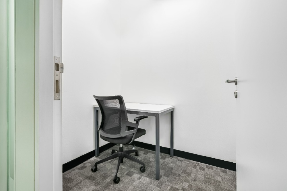 For RentKasetsart, Ratchayothin : Flexible office memberships in Regus J Park Sriracha