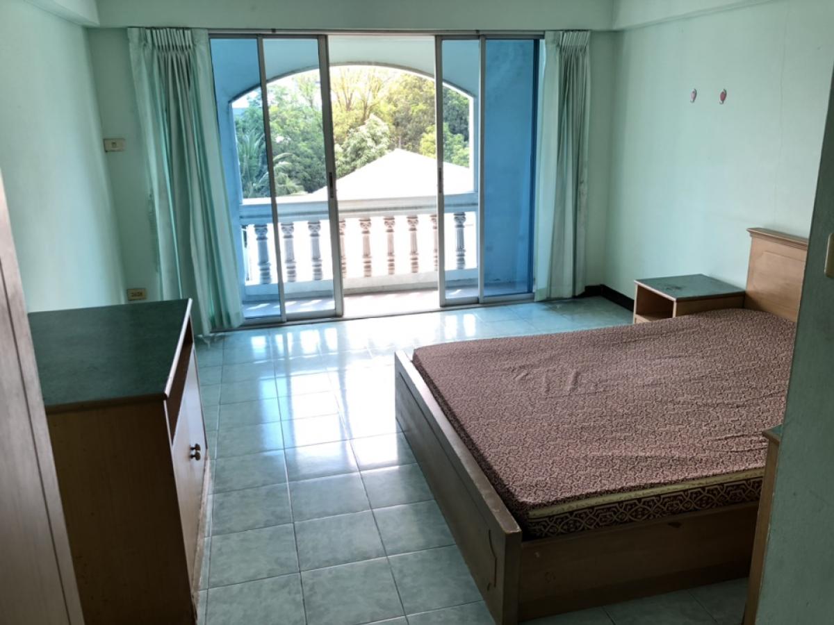 For RentCondoLadprao101, Happy Land, The Mall Bang Kapi : Chaowarat Mansion, Soi Lat Phrao 138, furnished rooms with balcony, no fan, special promotion, reduced to only 2,300-2,500/month.