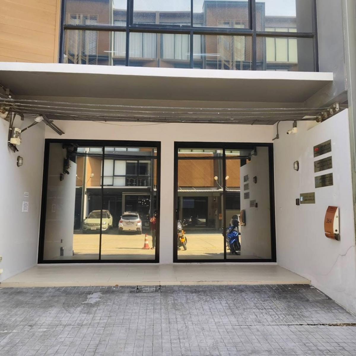 For SaleHome OfficeOnnut, Udomsuk : 📢👇 Sell with tenant til August 2028
Brand new home office , 5 story with in-house lift at 𝐓𝐡𝐞 𝐏𝐫𝐢𝐝𝐞 𝐒𝐮𝐤𝐡𝐮𝐦𝐯𝐢𝐭 𝟕𝟕