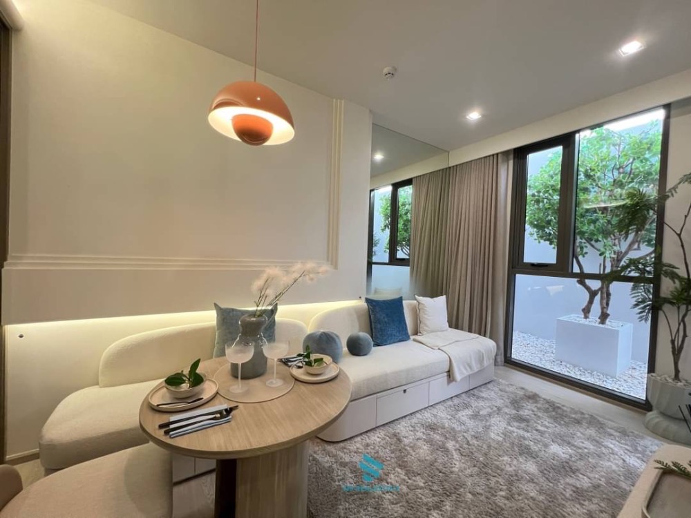 For SaleCondoSukhumvit, Asoke, Thonglor : Luxury Condo for Sale: 𝐑𝐞𝐟𝐞𝐫𝐞𝐧𝐜𝐞 𝐄𝐤𝐤𝐚𝐦𝐚𝐢 𝟏 Bedroom with furniture and full amenities, near BTS Ekkamai, Donki Thonglor