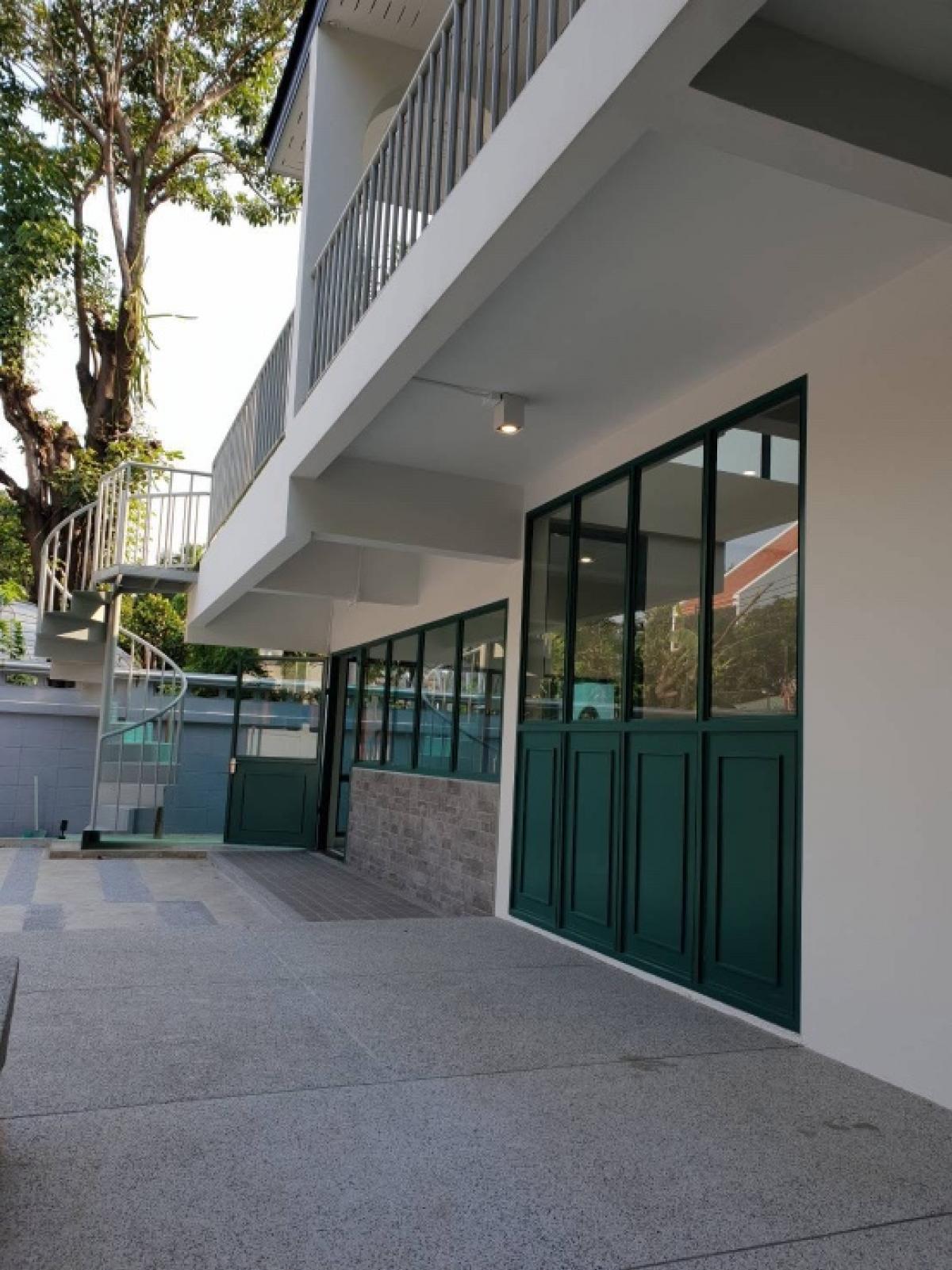 For SaleHome OfficeOnnut, Udomsuk : 📢👇Sell with tenants, contract until November 2026, monthly rent 90k, home office with bedroom, small meeting room, maid's room, multipurpose room, near BTS