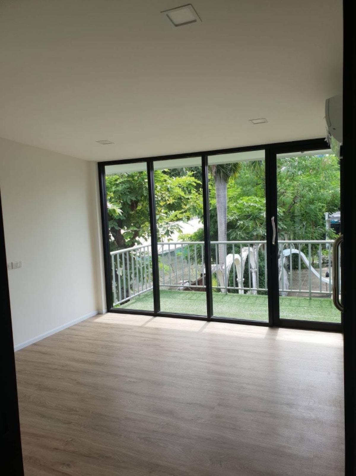 For SaleHome OfficeOnnut, Udomsuk : 📢👇Sell with tenants, contract until November 2026, monthly rent 90k, home office with bedroom, small meeting room, maid's room, multipurpose room, near BTS