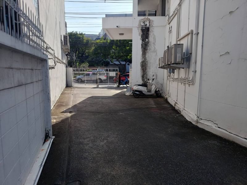 ให้เช่าอาคารพาณิชย์คลองเตย กล้วยน้ำไท : ให้เช่า อาคาร 3 ชั้น ถ.พระราม4 แขวงพระโขนง เขตคลองเตย เลขที่ 3741