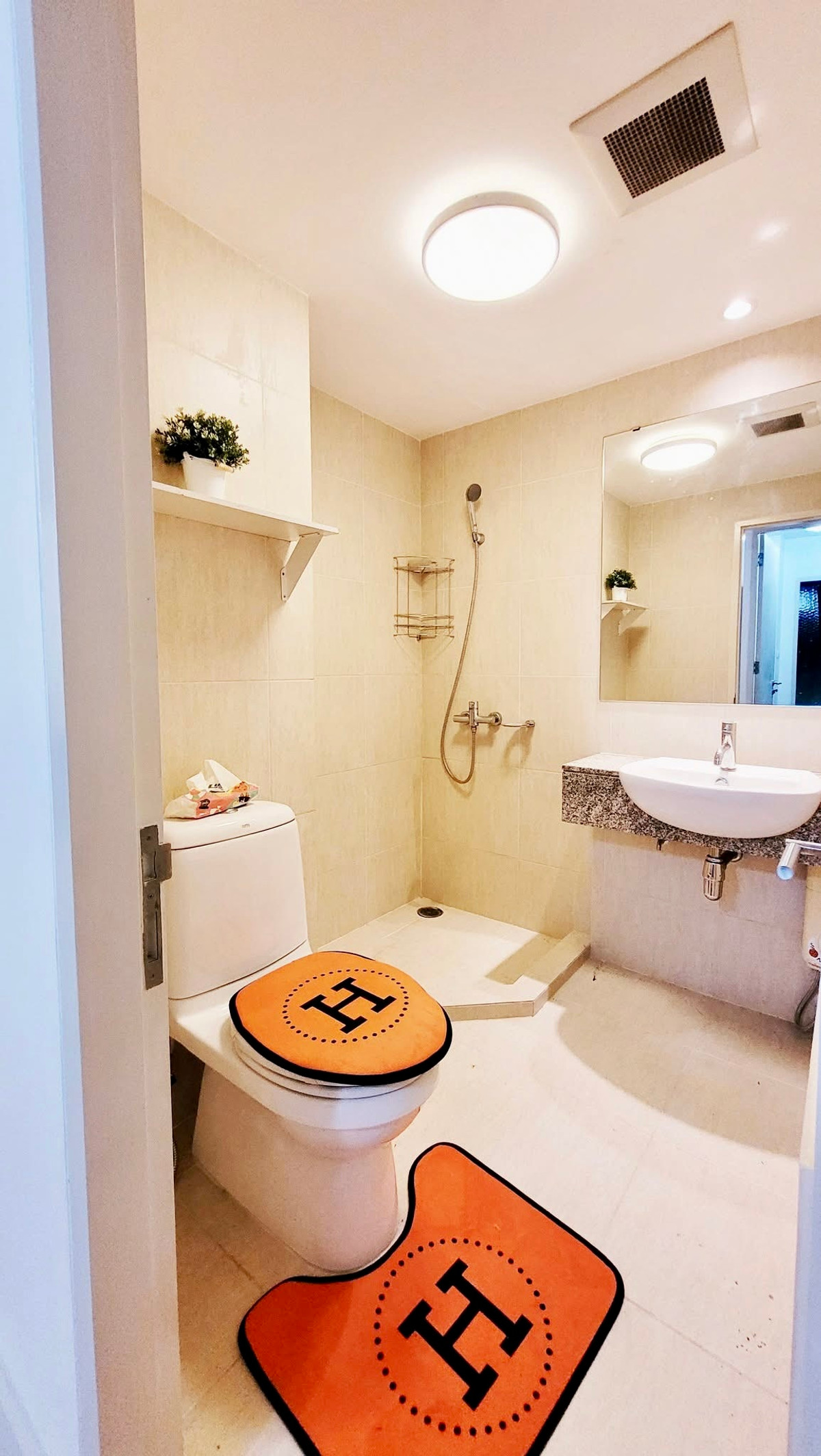 For RentCondoSukhumvit, Asoke, Thonglor : For Rent: The Clover Thonglor Spacious 2-Bedroom Condo in the Heart of Thonglor