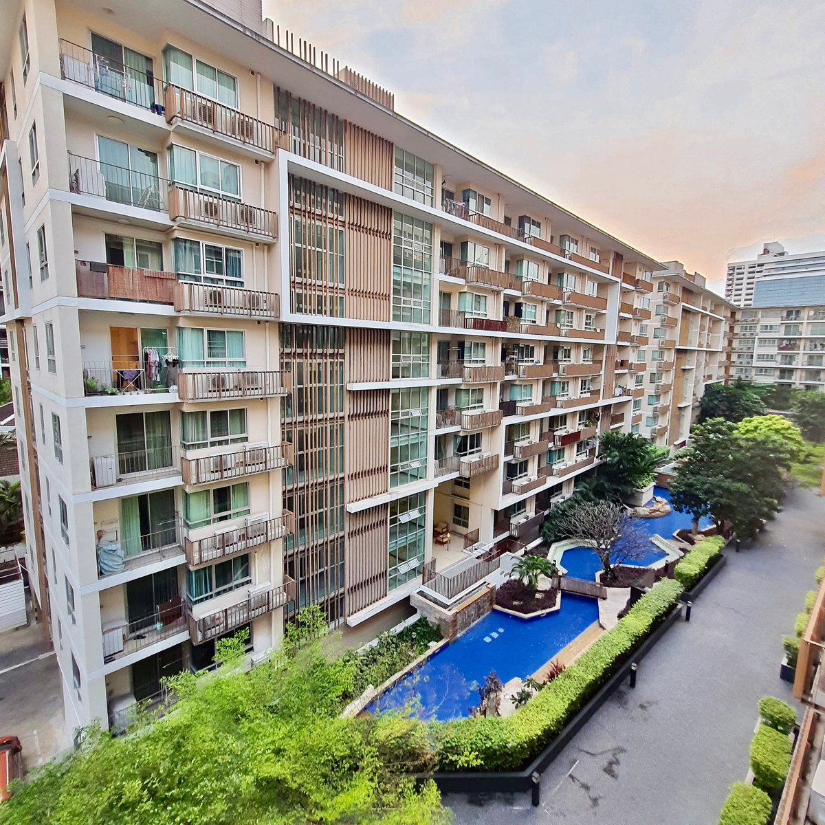 For RentCondoSukhumvit, Asoke, Thonglor : For Rent: The Clover Thonglor Spacious 2-Bedroom Condo in the Heart of Thonglor