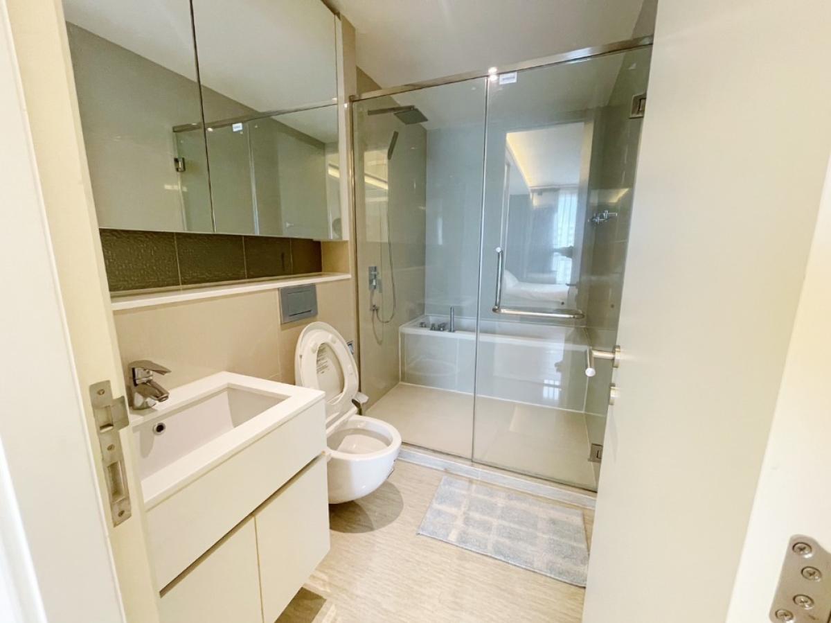 For SaleCondoSukhumvit, Asoke, Thonglor : 03/04/2026, Luxury condo 1 bedroom Sukhumvit 43 near BTS Phrom Phong
At an attractive price of 5.59 million, size 42 sq.m., ready to move in! 0642748883