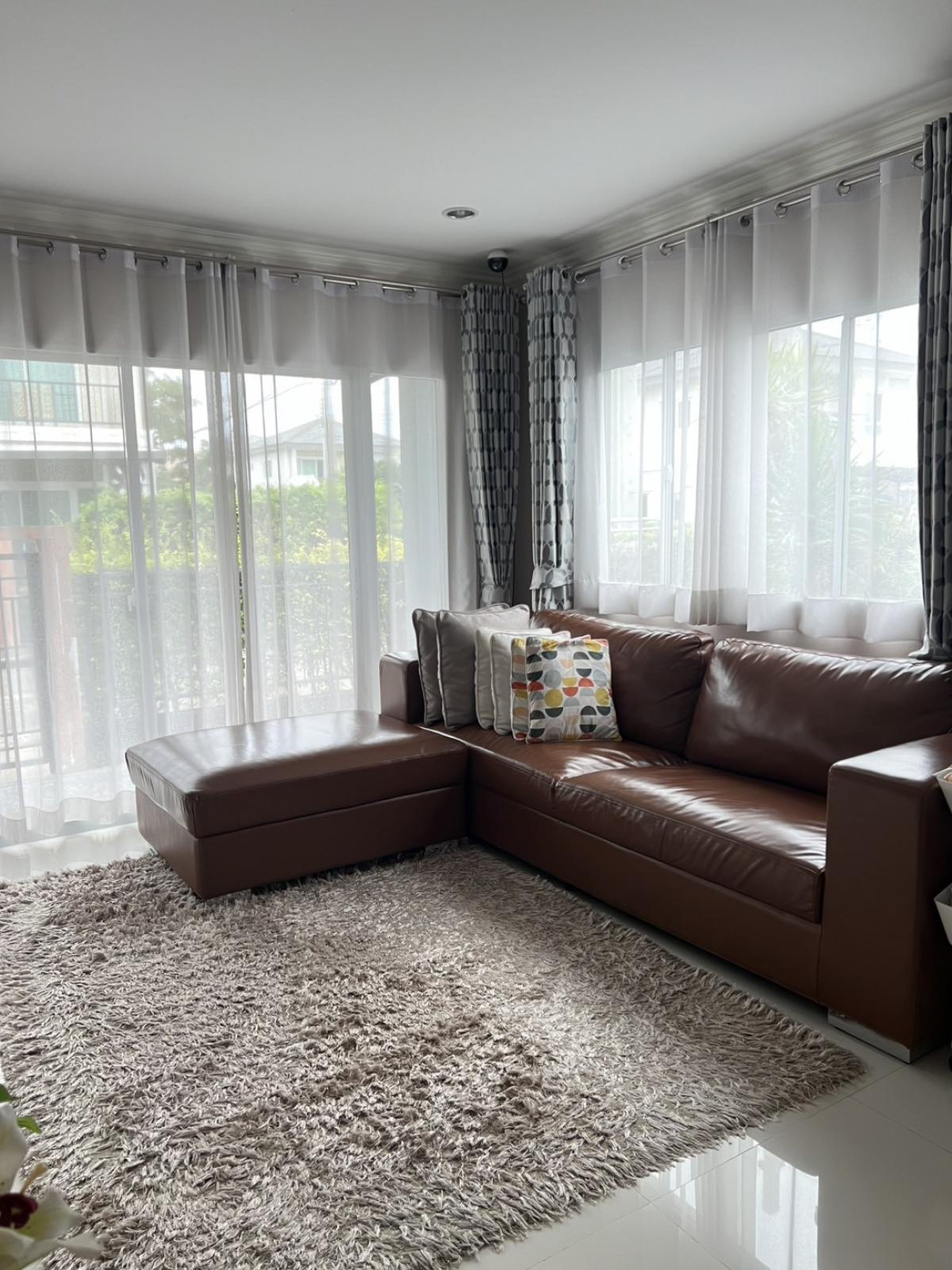 ขายบ้านพัฒนาการ ศรีนครินทร์ : 🏠 ขายบ้านหลังมุม พร้อมอยู่ ทำเลดี บิ้วอินท์ทั้งหลัง 🌿 พัฒนาการ ซอย 44/38/38 ออกได้หลายเส้นทางทำเลดีมาก - สนใจติดต่อ Call-or Line 093-856-3451📍 รายละเอียดบ้าน คร่าวๆ :หมู่บ้านภัสสรเพรสทีจลุกซ์3 นอน  3 น้ำ  2 จอดรถ เนื้อที่ 46 ตารางวา บ้านหลังมุม พื้นที่ใช้