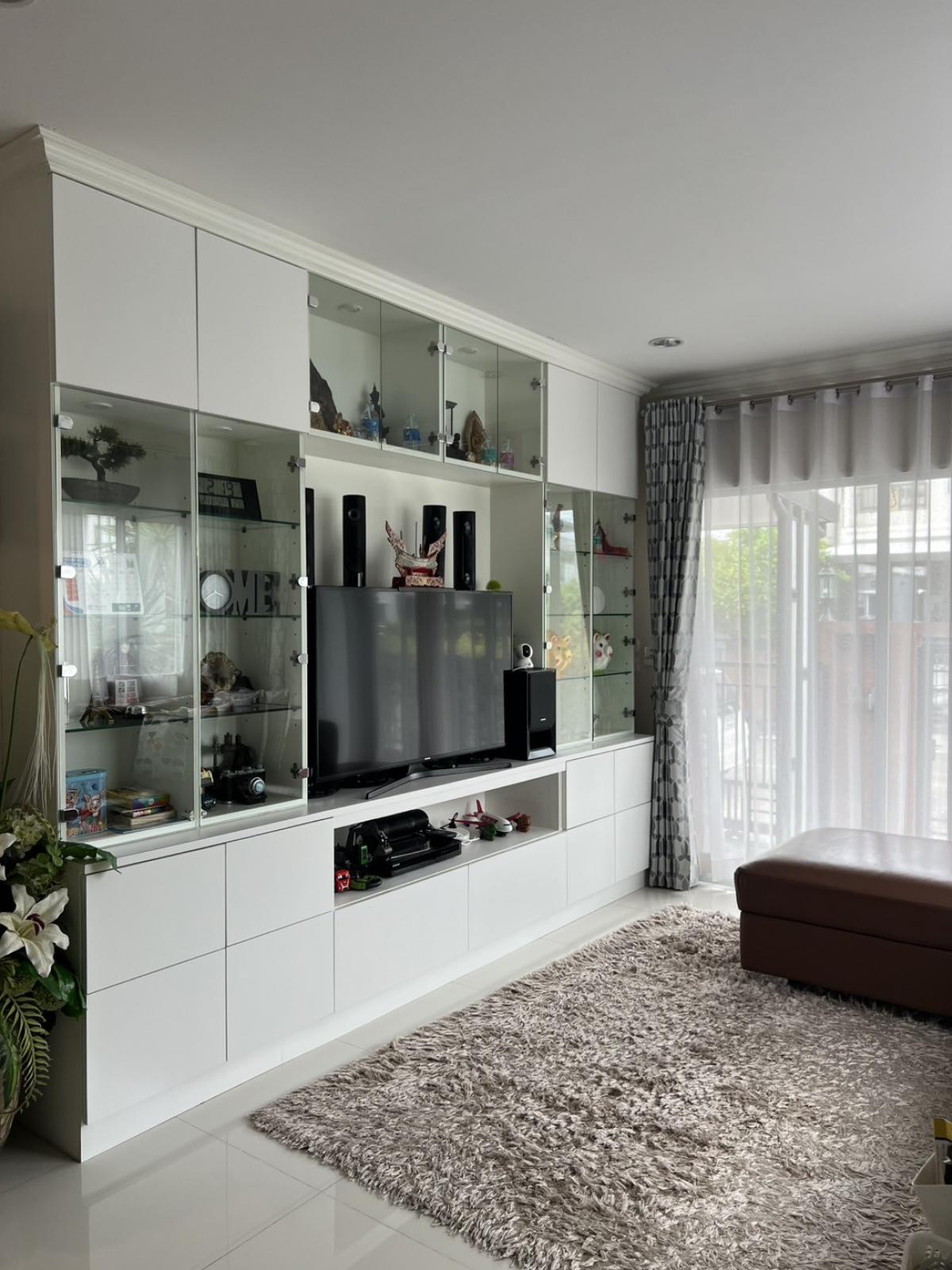 ขายบ้านพัฒนาการ ศรีนครินทร์ : 🏠 ขายบ้านหลังมุม พร้อมอยู่ ทำเลดี บิ้วอินท์ทั้งหลัง 🌿 พัฒนาการ ซอย 44/38/38 ออกได้หลายเส้นทางทำเลดีมาก - สนใจติดต่อ Call-or Line 093-856-3451📍 รายละเอียดบ้าน คร่าวๆ :หมู่บ้านภัสสรเพรสทีจลุกซ์3 นอน  3 น้ำ  2 จอดรถ เนื้อที่ 46 ตารางวา บ้านหลังมุม พื้นที่ใช้