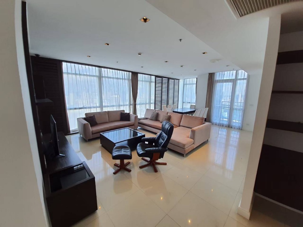 For RentCondoWitthayu, Chidlom, Langsuan, Ploenchit : Condo for rent: Athenee Residence, near BTS Phloen Chit, approximately 200 m.