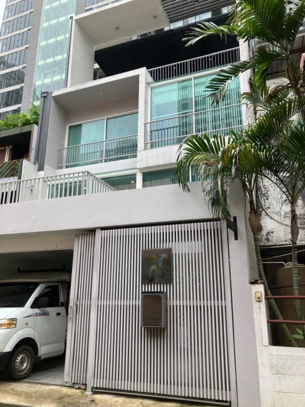 For RentTownhomeNana, North Nana,Sukhumvit13, Soi Nana : 📢👇Newly renovated 3 story townhouse for rent