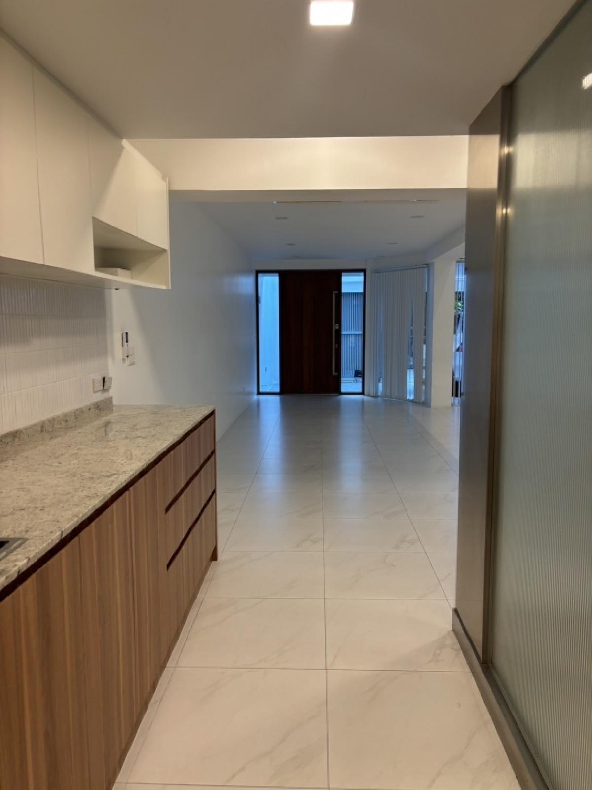 ให้เช่าทาวน์โฮมนานา : 📢👇Newly renovated 3 story townhouse for rent