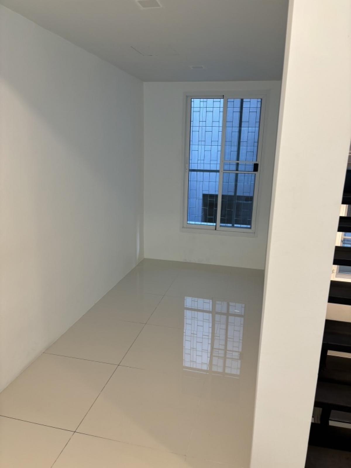 ให้เช่าทาวน์โฮมนานา : 📢👇Newly renovated 3 story townhouse for rent