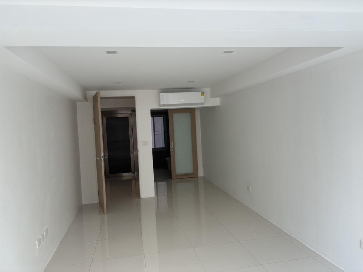ให้เช่าทาวน์โฮมนานา : 📢👇Newly renovated 3 story townhouse for rent