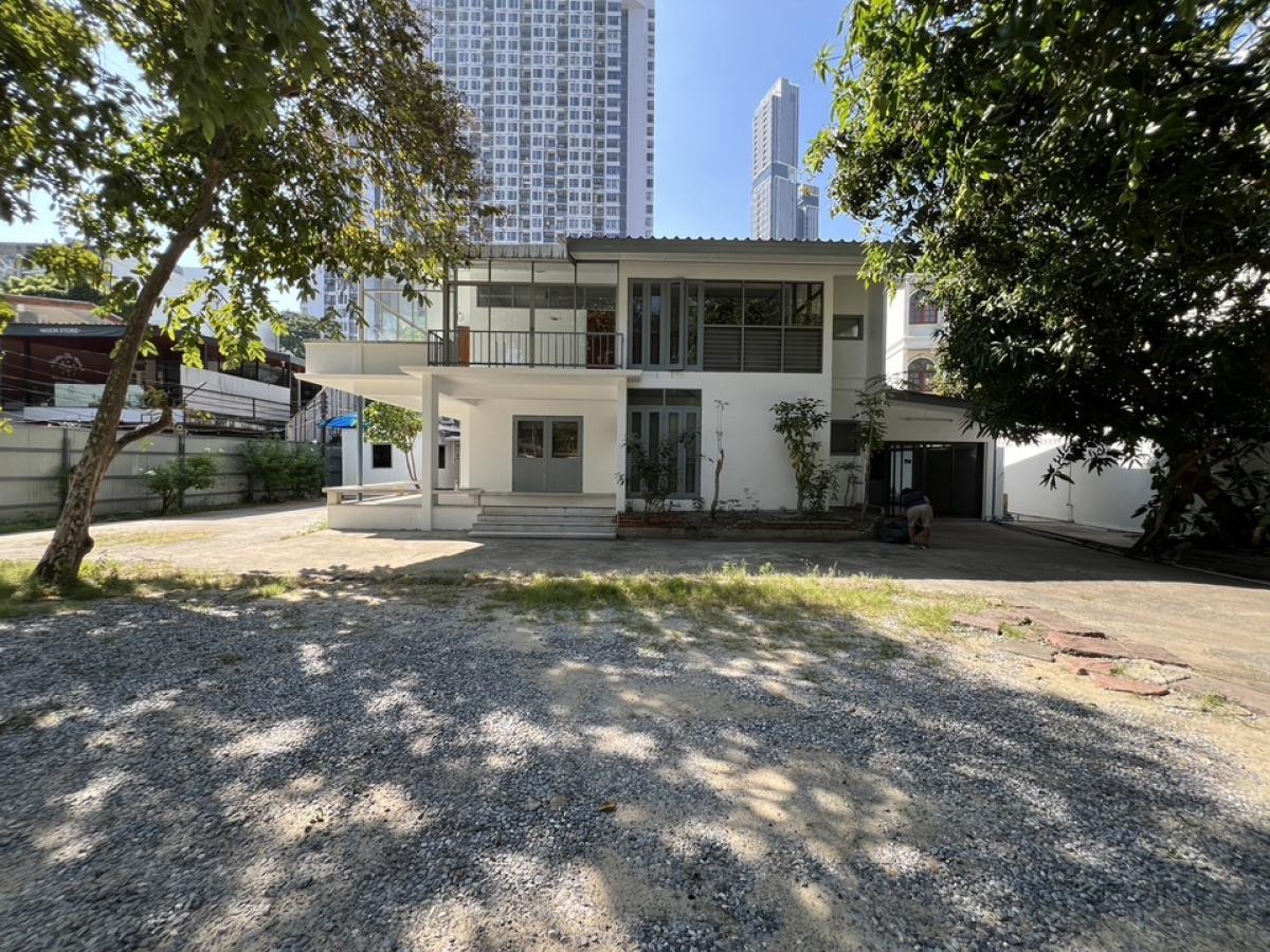 For RentHome OfficeSukhumvit, Asoke, Thonglor : Rent a detached house, do Ekkamai business, Sukhumvit 63, Bangkok. A lot of parking. Suitable, spa, onsen massage shop, beauty clinic, surgery, united clinic, Chinese medicine, nursery, office studio, workshop