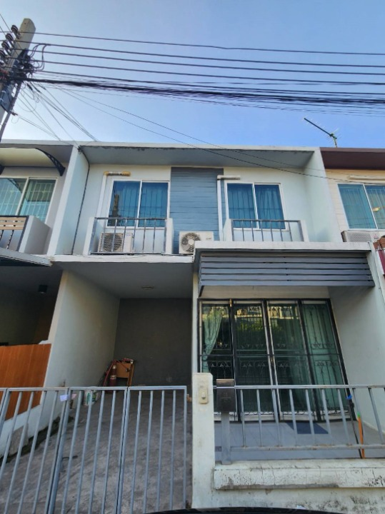 For RentTownhomeChaengwatana, Muangthong : Townhome for rent, The Colors, Tiwanon - Chaengwattana, near Duang Kaew Plaza Market, only 4 minutes away.